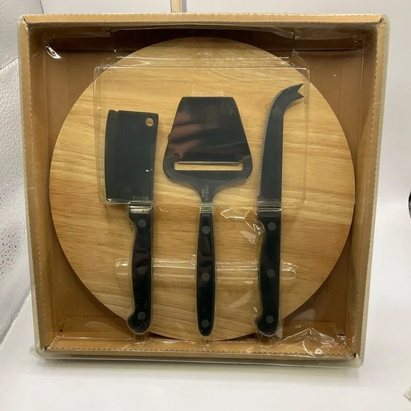 Cheese Board & Tools - Round - Picture 3 of 6